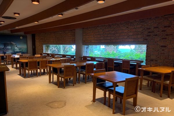 遠見台を降りて進むと、やっぱりジブリっぽい雰囲気がありました。